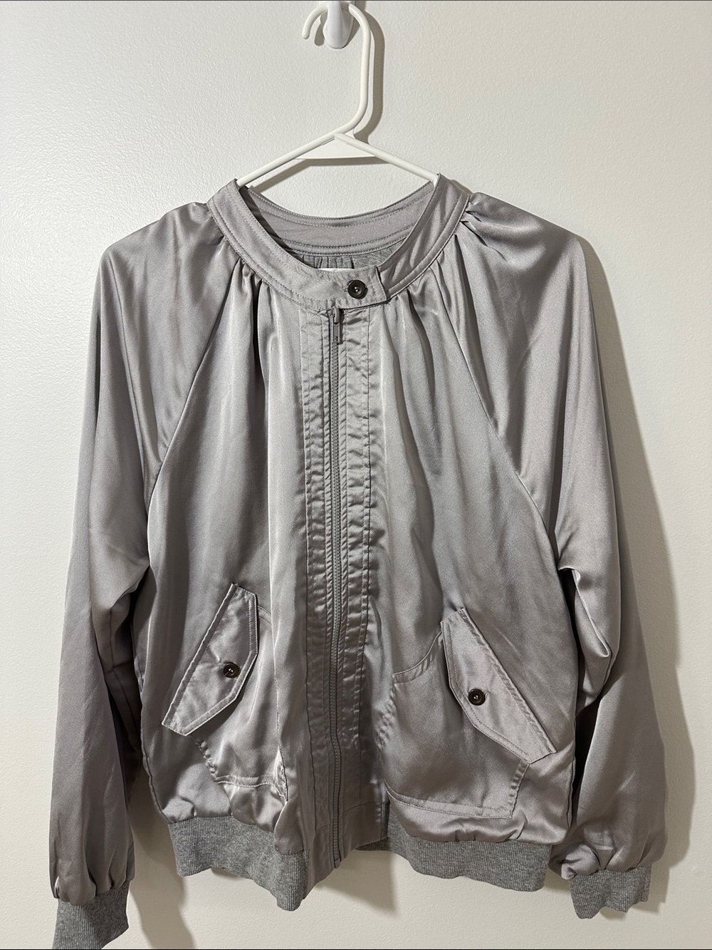 Socialite Women’s Lightweight Satiny Silver Bomber Jacket Size Large